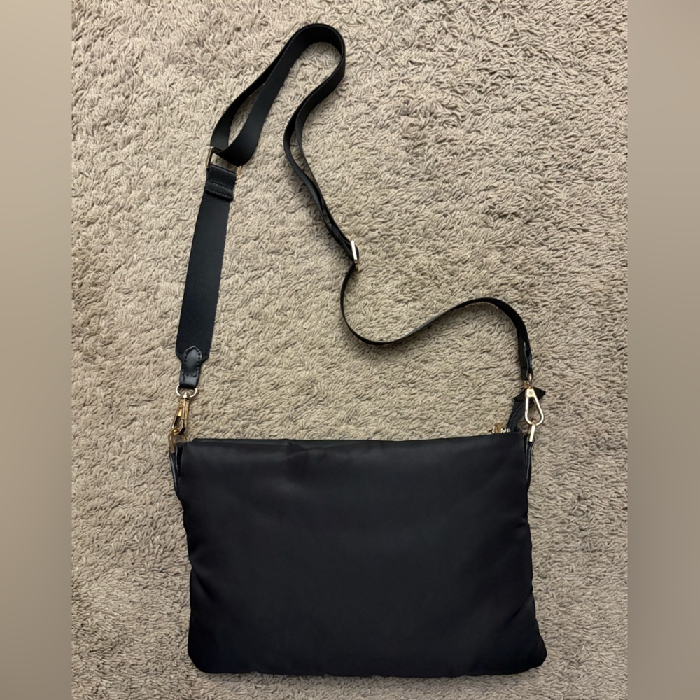 🖤💛a new day • black purse w/ adjustable strap